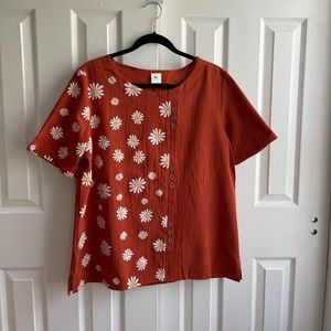 Asymmetrical Shortsleeved Daisy Blouse